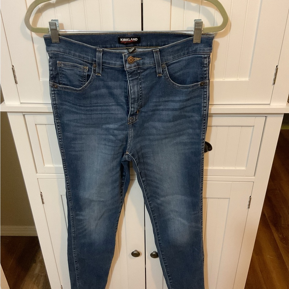 Kirkland Signature Mid Wash Skinny Jeans | Size 8